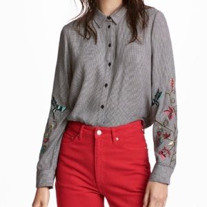 🌺 H&M Houndstooth Embroidered Sleeve Button Down